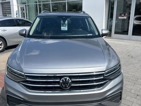 Used 2022 Volkswagen Tiguan SE FWD image 15