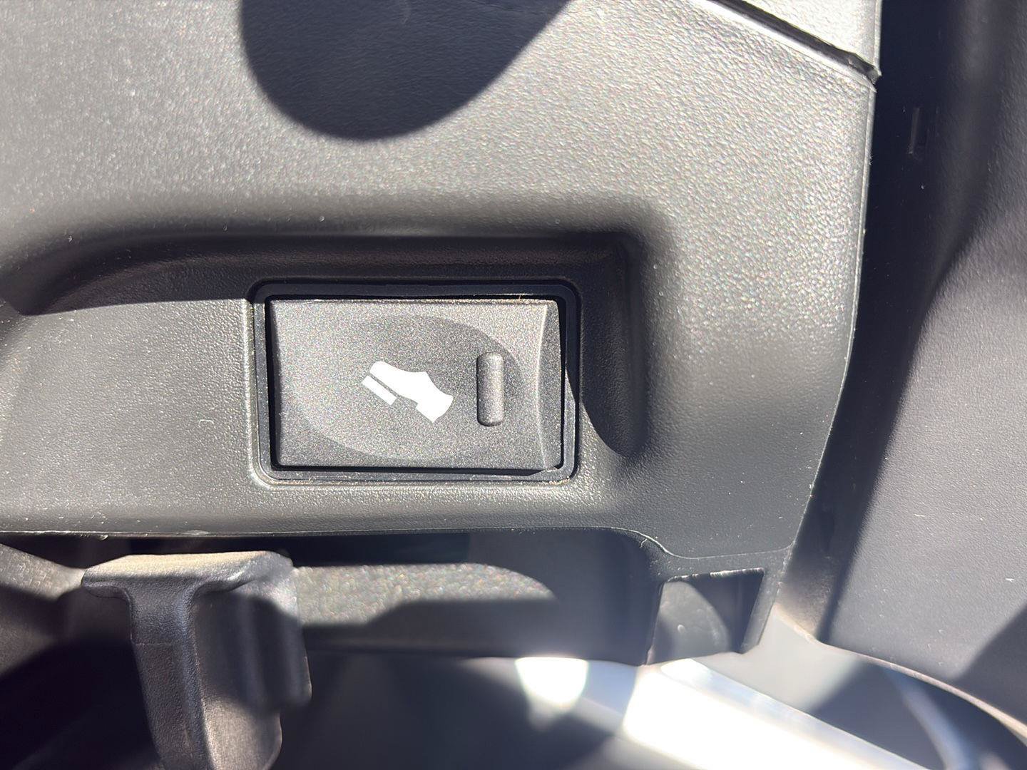 Used 2018 RAM 3500 Laramie w/ Sport Appearance Group AWD/4WD image 16