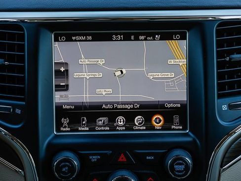 Used 2017 Jeep Grand Cherokee Overland w/ Jeep Active Safety Group AWD/4WD image 14