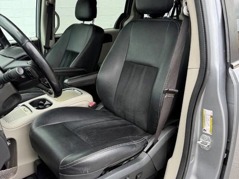 Used 2018 Dodge Grand Caravan SXT FWD image 13