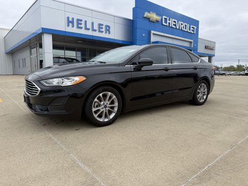 Used 2020 Ford Fusion SE FWD image 3