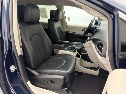 Used 2019 Chrysler Pacifica Touring-L Plus w/ Tire & Wheel Group image 52