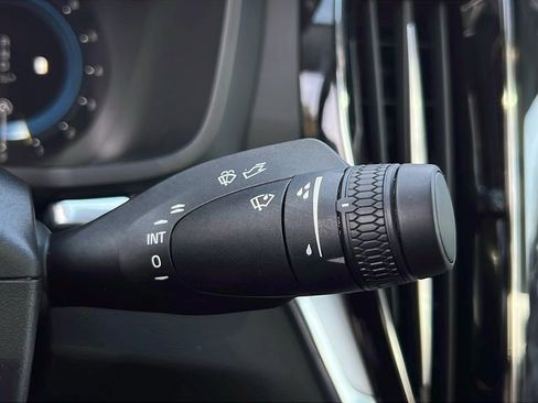 Used 2024 Volvo S60 B5 Core image 30