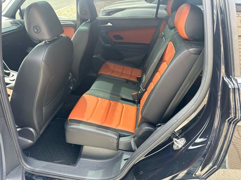 Used 2019 Volkswagen Tiguan SEL Premium R-Line w/ 3rd Row Seat Package AWD/4WD image 17