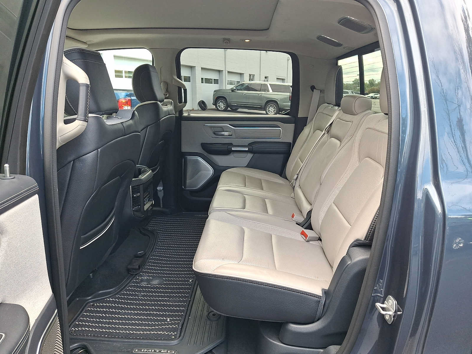 Used 2022 RAM 1500 Limited AWD/4WD image 10