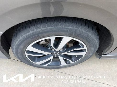 Used 2018 Honda Odyssey Elite image 12
