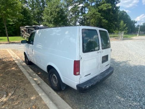 Used 2000 Chevrolet Astro RWD image 3