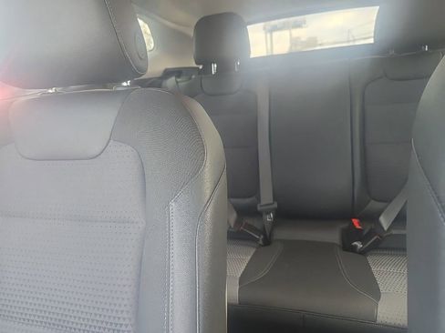 Used 2025 Chevrolet Trax LT w/ LT Convenience Package image 6