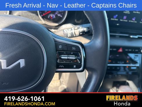 Used 2024 Kia Carnival EX FWD image 19