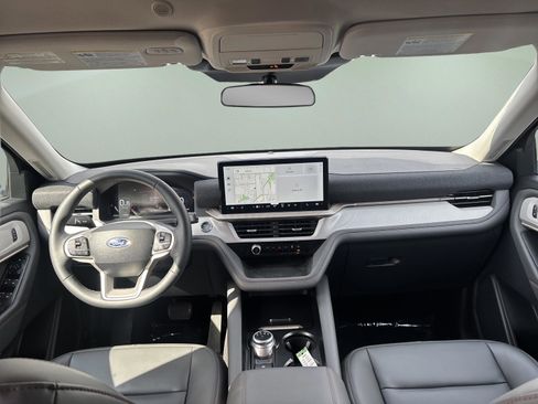 Used 2025 Ford Explorer Active w/ Active Comfort Package image 10