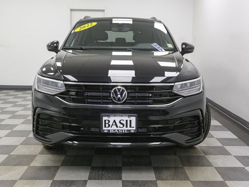 Certified 2022 Volkswagen Tiguan SE R-Line image 4