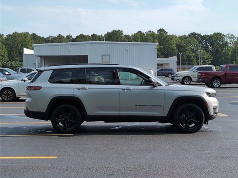 Used 2025 Jeep Grand Cherokee L Limited w/ Luxury Tech Group II RWD image 7