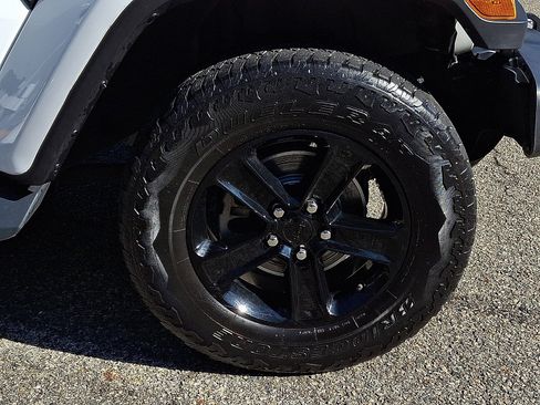 Certified 2021 Jeep Wrangler Unlimited Sahara AWD/4WD image 9
