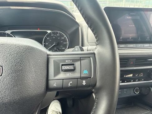 Used 2025 Nissan Rogue SV FWD image 14