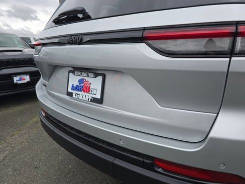 New 2025 Jeep Grand Cherokee Limited AWD/4WD image 17