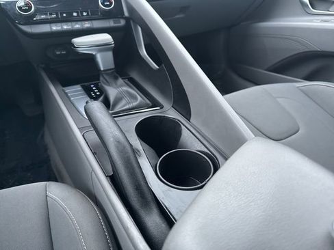 Used 2022 Hyundai Elantra SEL image 31