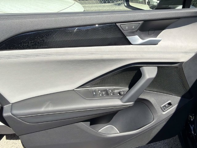 New 2026 Volkswagen Tiguan SE R-Line FWD image 13