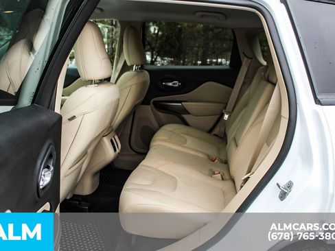 Used 2020 Jeep Cherokee Latitude w/ Cold Weather Group image 18