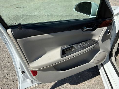 Used 2011 Chevrolet Impala LTZ FWD image 10