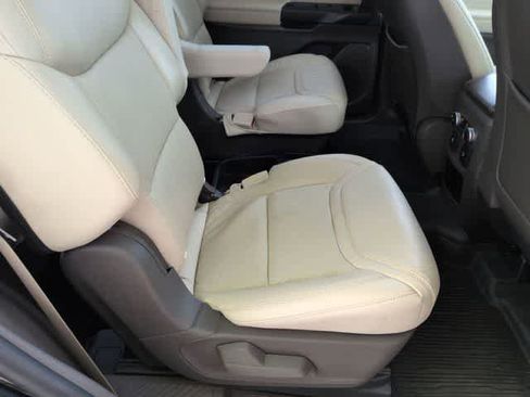 Used 2020 Ford Explorer Platinum w/ Premium Technology Package AWD/4WD image 20