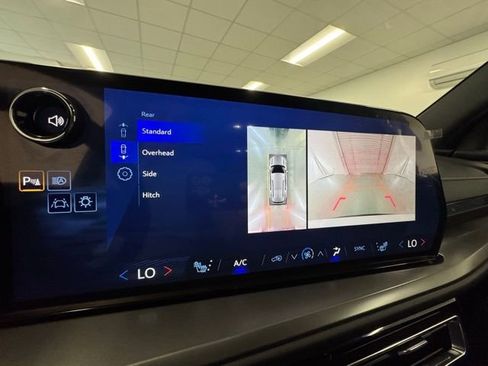 Used 2025 Chevrolet Traverse LT w/ Driver Confidence Package image 19