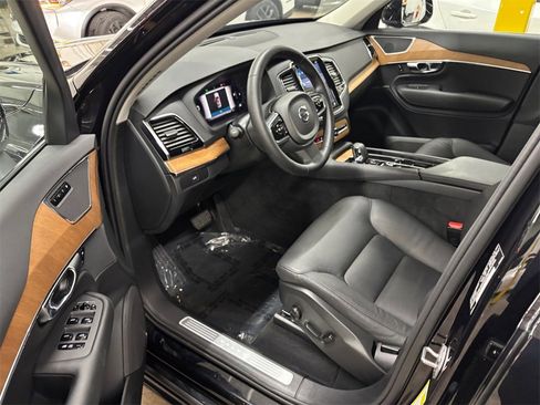 Certified 2025 Volvo XC90 B5 Plus w/ Protection Package Premier image 10