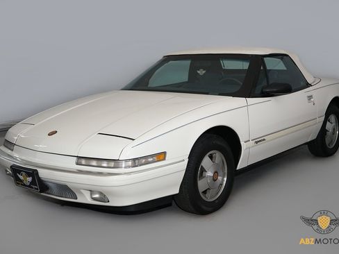 Used 1990 Buick Reatta Convertible image 3
