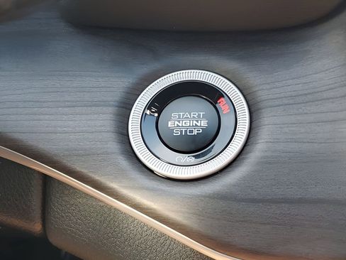 New 2025 Jeep Grand Cherokee Limited w/ Luxury Tech Group II image 39