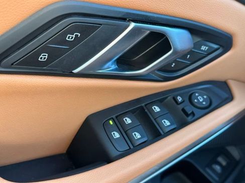 Used 2025 BMW 330i xDrive Sedan w/ Premium Package image 19