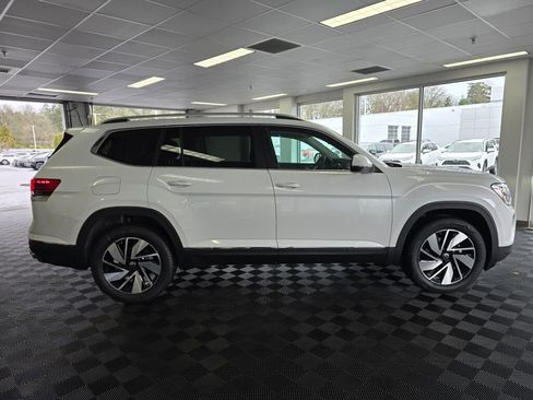 New 2025 Volkswagen Atlas Cross Sport SEL R-Line image 3