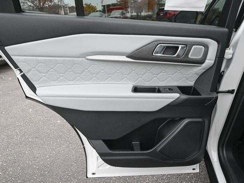 New 2026 Ford Explorer Platinum w/ LUX Leather Package image 22