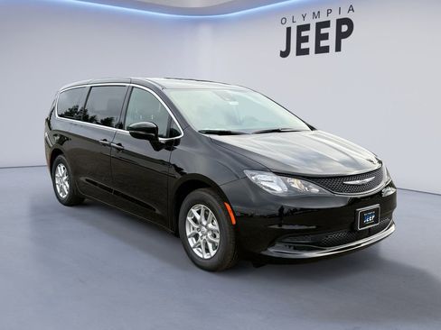 New 2025 Chrysler Voyager LX image 8