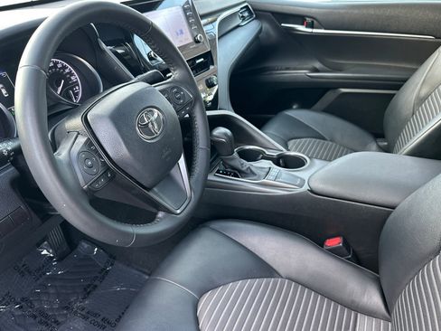 Certified 2022 Toyota Camry SE image 9