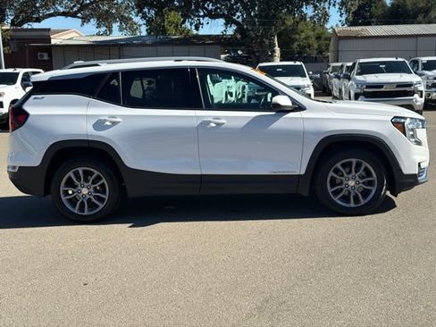 Used 2024 GMC Terrain SLT FWD image 2