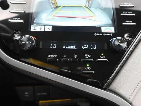 Used 2019 Toyota Camry XLE image 20