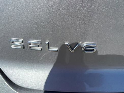 Used 2021 Volkswagen Atlas Cross Sport SEL R-Line image 31