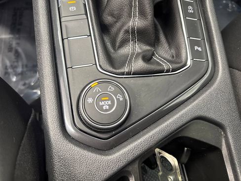 Used 2024 Volkswagen Tiguan SE R-Line AWD/4WD image 38