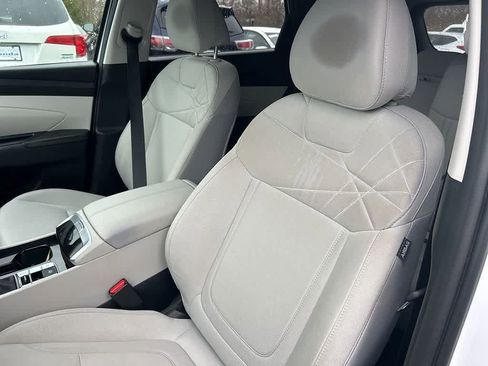 Used 2025 Hyundai Tucson SE image 15