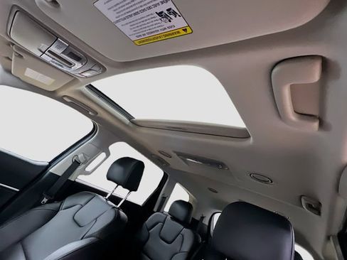 New 2025 Kia Telluride S image 23