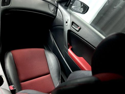 Used 2011 Hyundai Genesis 3.8 image 24