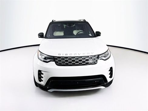 Certified 2023 Land Rover Discovery Metropolitan Edition image 2