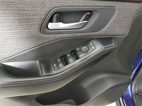 Used 2023 Nissan Rogue SV image 19