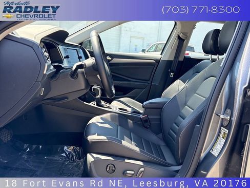 Used 2022 Volkswagen Jetta SE FWD image 22