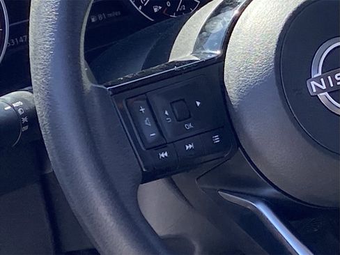 Used 2023 Nissan Rogue SV image 12