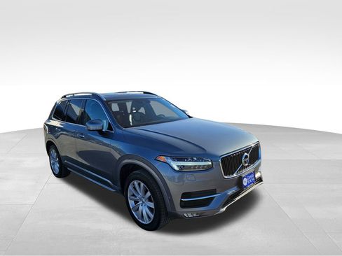 Used 2017 Volvo XC90 T6 Momentum w/ Vision Package image 2