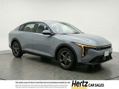 Used 2025 Kia K4 LXS image 1