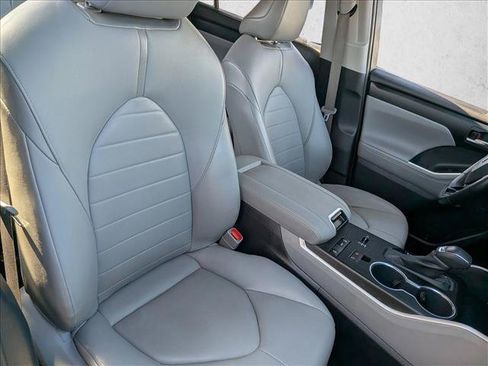 Used 2020 Toyota Highlander XLE FWD image 20