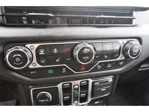 Used 2024 Jeep Wrangler Unlimited w/ Convenience Group image 25