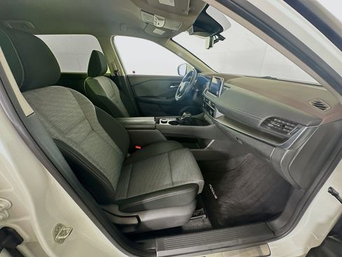 Used 2023 Nissan Rogue SV image 30