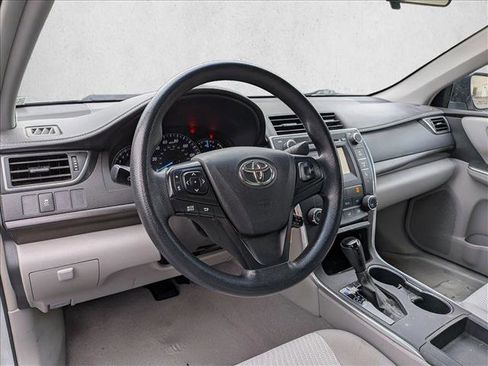 Used 2015 Toyota Camry LE image 10
